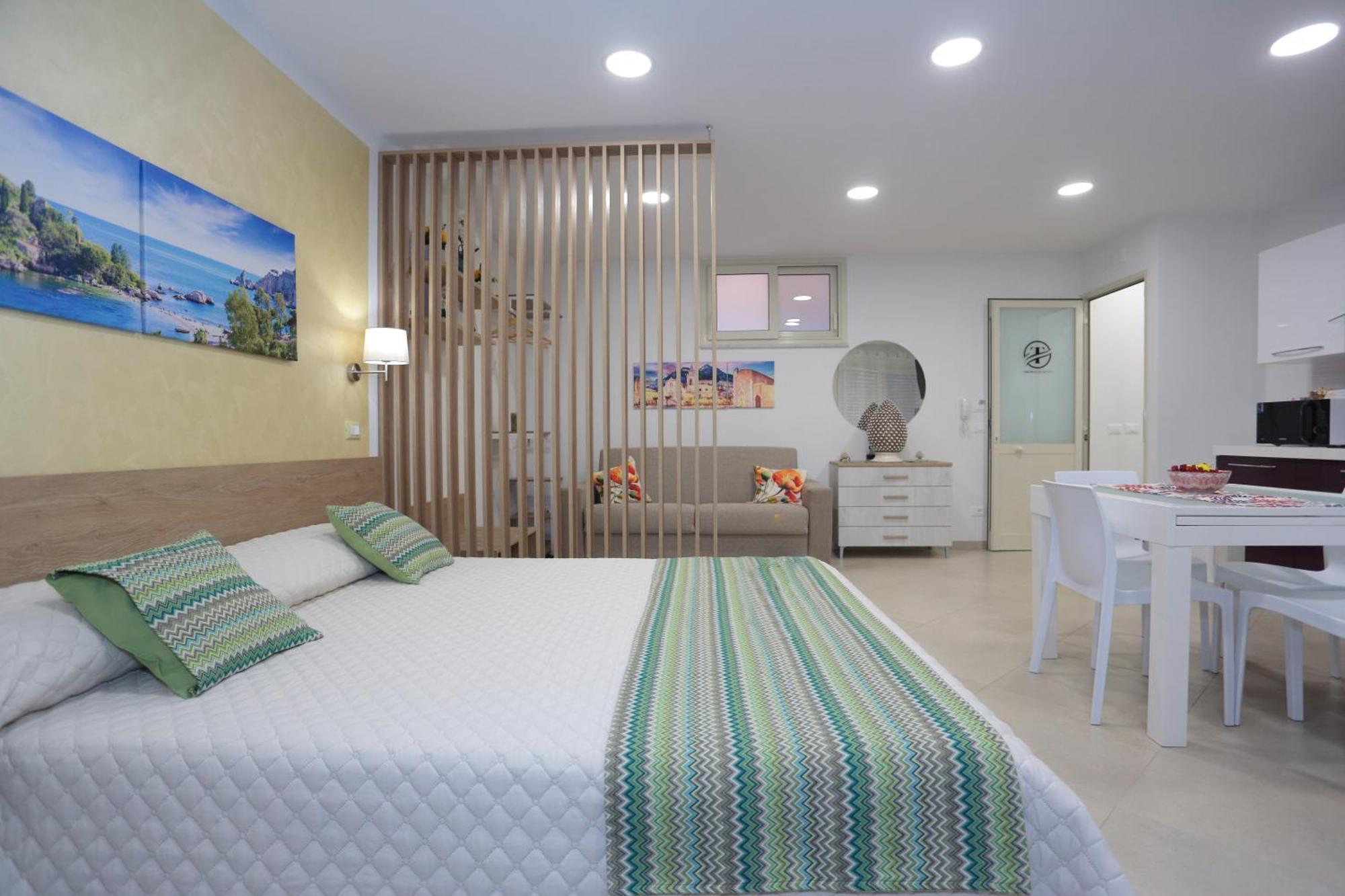 Theos Holidays Apartments Giardini Naxos Exteriör bild