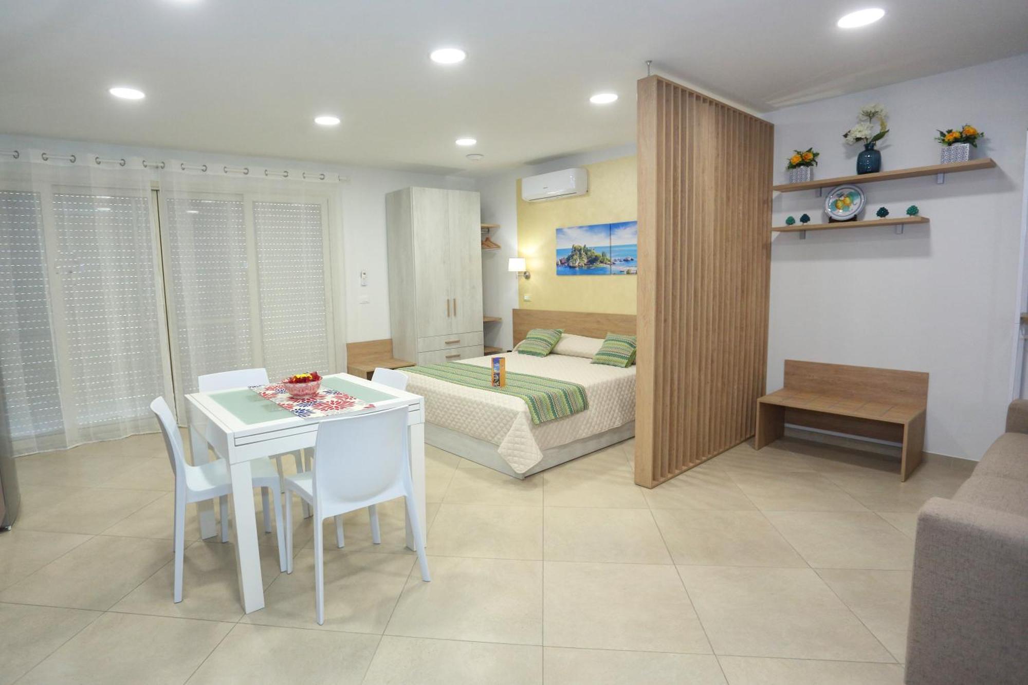 Theos Holidays Apartments Giardini Naxos Exteriör bild