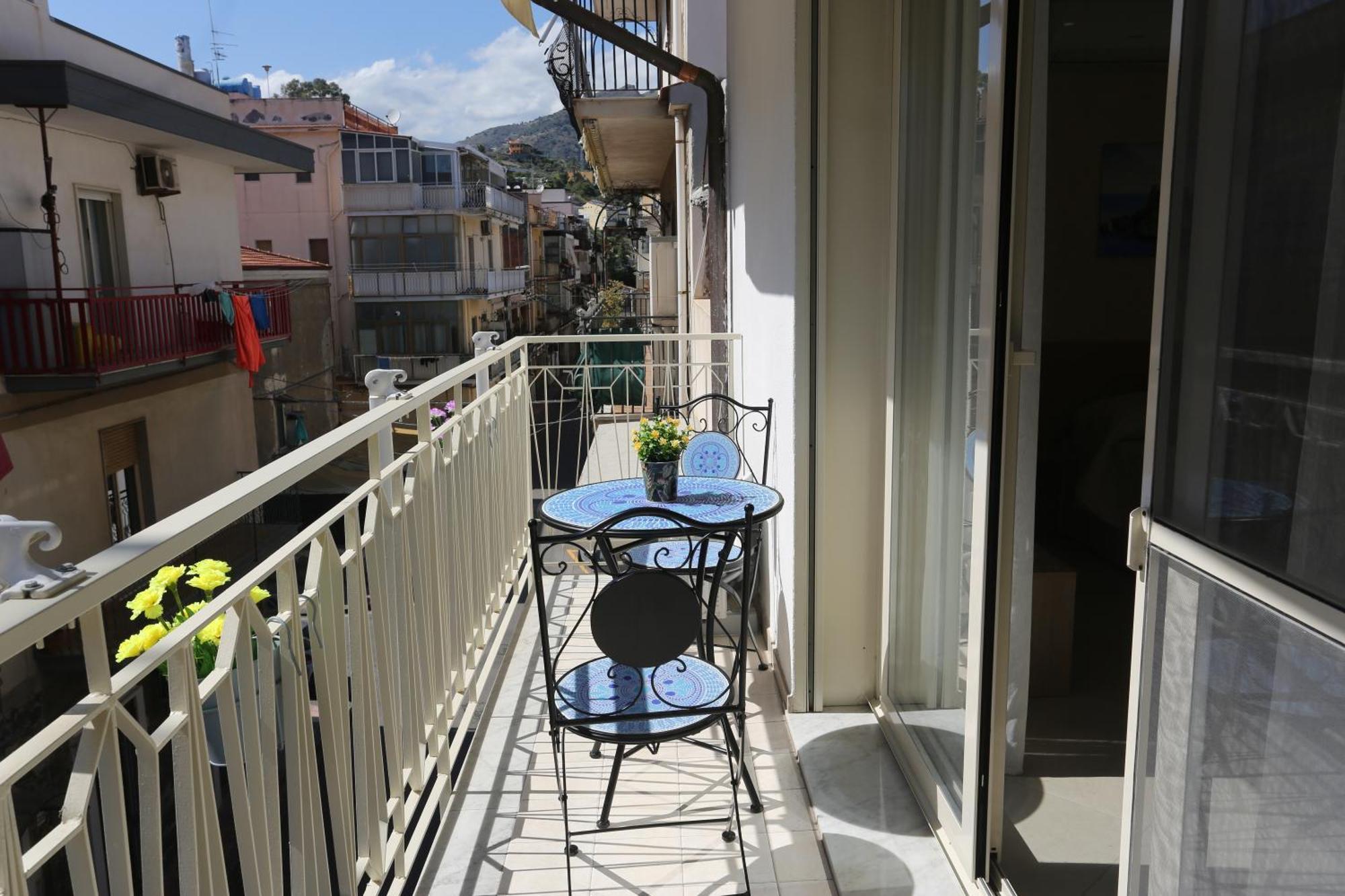Theos Holidays Apartments Giardini Naxos Exteriör bild