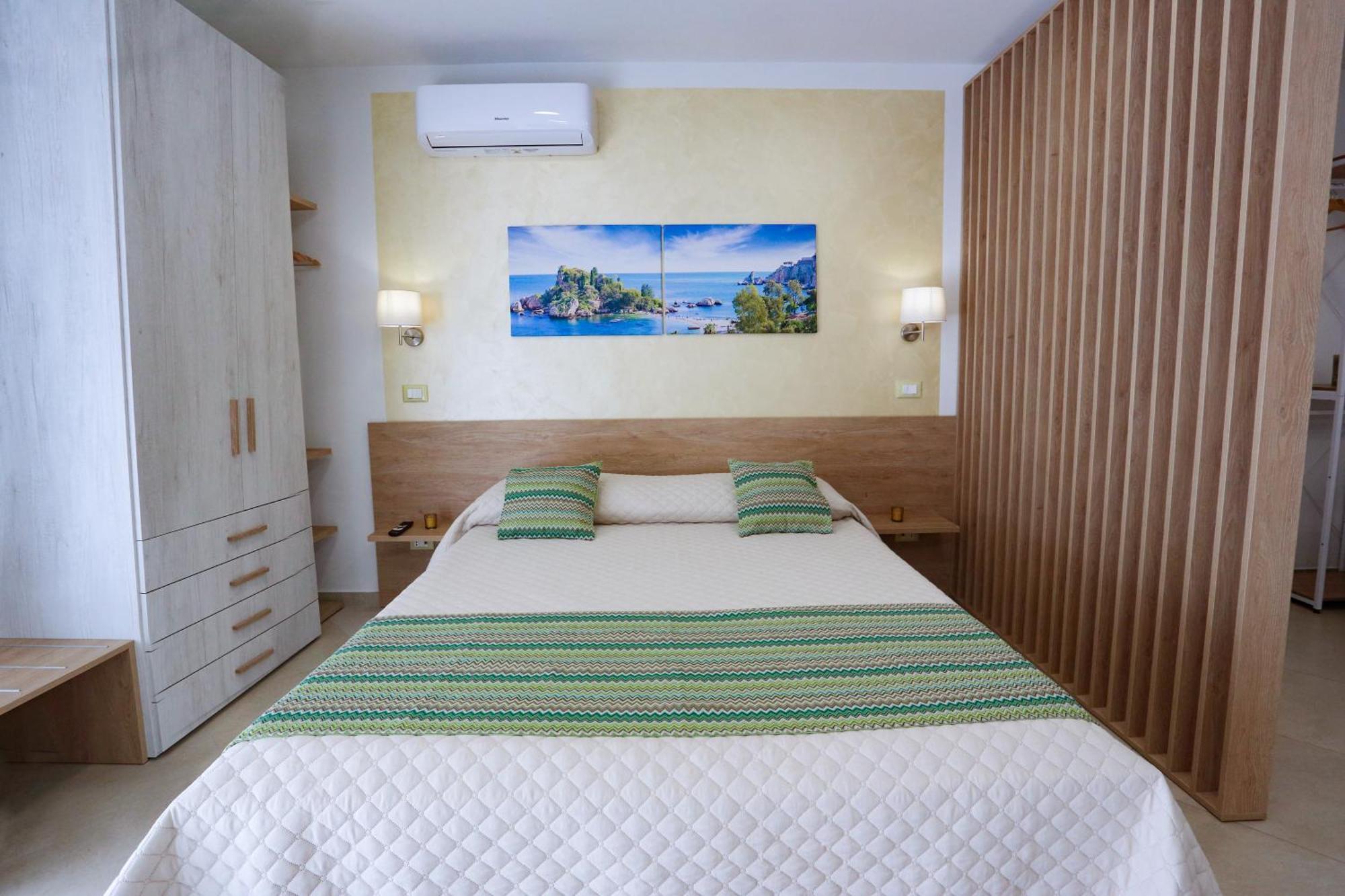 Theos Holidays Apartments Giardini Naxos Exteriör bild