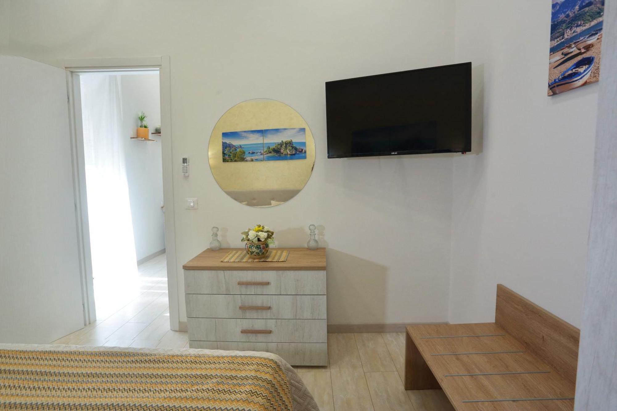 Theos Holidays Apartments Giardini Naxos Exteriör bild