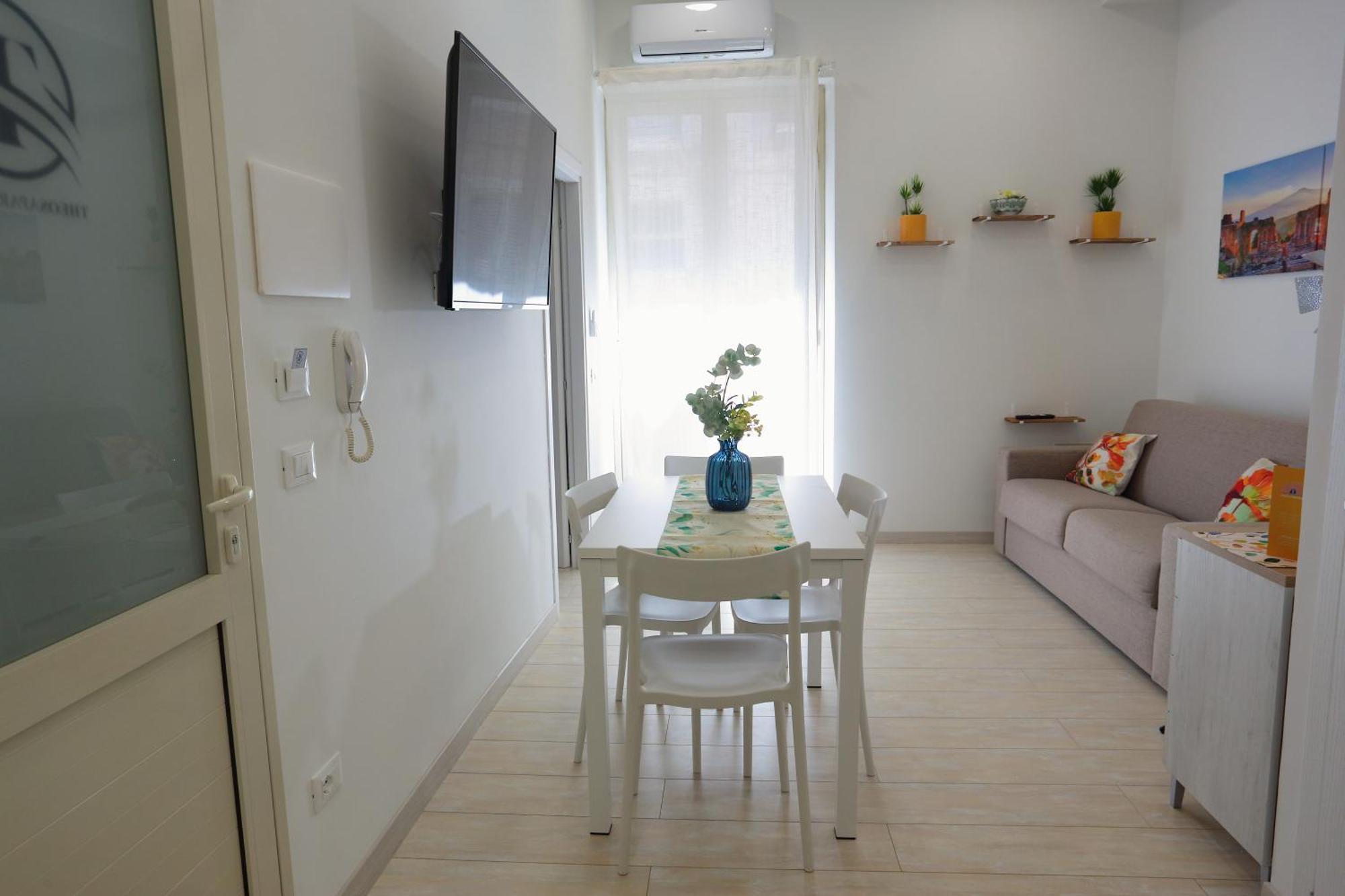 Theos Holidays Apartments Giardini Naxos Exteriör bild