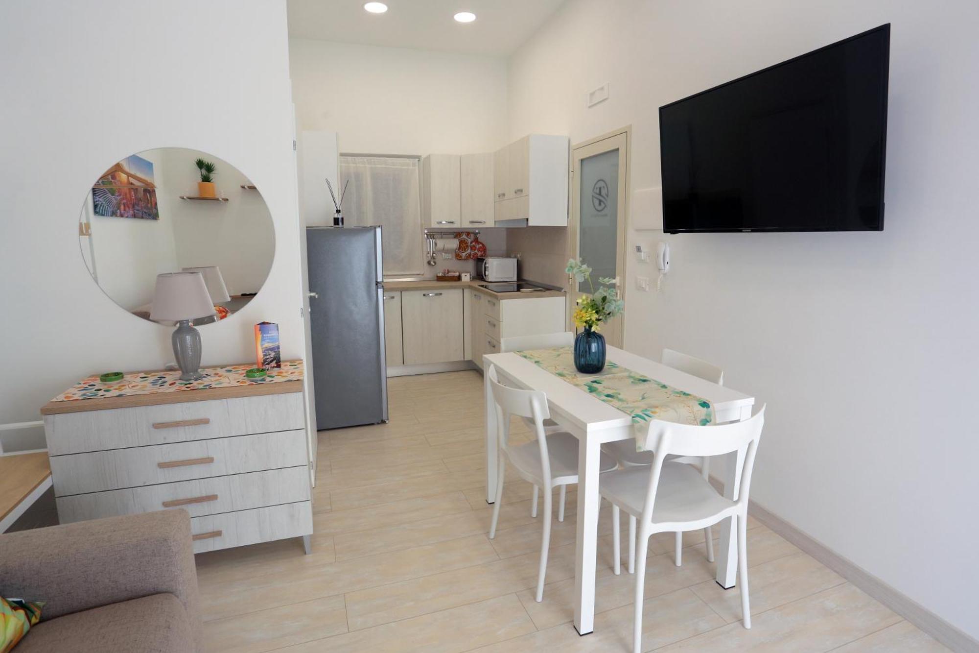 Theos Holidays Apartments Giardini Naxos Exteriör bild